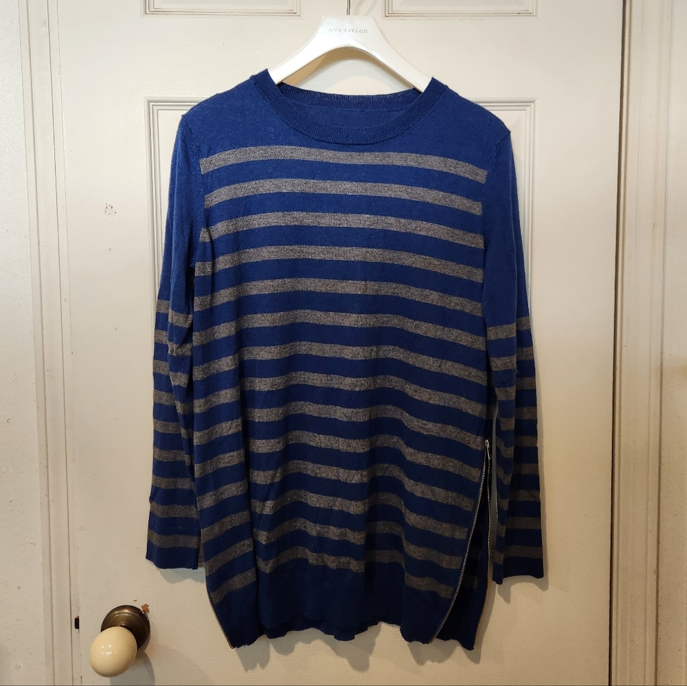 Vintage navy blue and gray long sleeves top with zippers on the sides